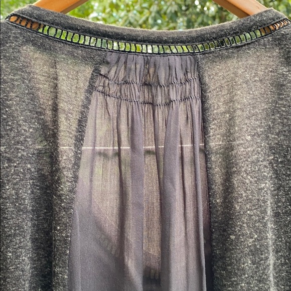 Lace Flowy Top - Picture 4 of 5